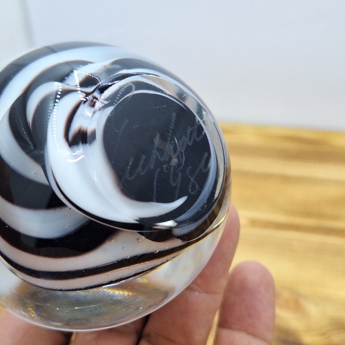 SIGNIERT ROBERT EICKHOLT 1989 schwarz weiß FREIFORM STREIFENEINSATZ GLAS BRIEFBESCHWERER - Bild 12 von 14