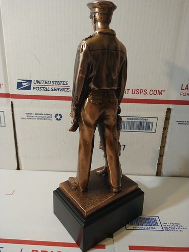 Heroic Men In Blue Police Officer Holding Girl Daughter Hand Bronzed Statue - Picture 4 of 11