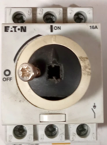 1 USED EATON CUTLER HAMMER, R5A3016U, W/ OUT SWITCH & POLE. UNB ***MAKE OFFER***