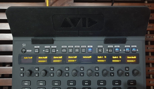 Avid S1, 8 Kanal DAW Control Surface Mixer - Bild 3 von 10
