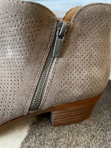 Lucky Brand Boots Womens 9.5 M Bayley 2 Ankle Booties Holes Zipper Brown Leather - Picture 3 of 6