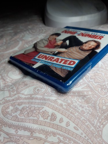 DUMB AND DUMBER. UNRATED.Bluray.Brand New,(Seal has piece missing).Reg A USA - Picture 5 of 6