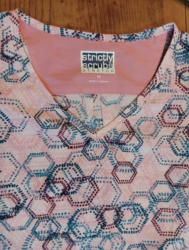 Strictly Scrubs Stretch Top Womens M Pink Geometric V Neck Zip Pockets NWT - Picture 2 of 7