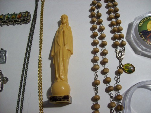 Lot of Vintage to Now RELIGIOUS CATHOLIC ROSARY, MEDALS, +Misc - Picture 8 of 21