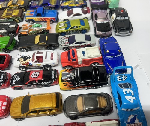 LOT OF 62 HOT WHEELS,MATCHBOX, DISNEY CARS  - Picture 6 of 13
