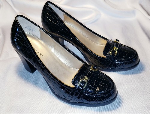 6.5M Bandolino Black 3" Block Heel Moccasin embossed upper and gold hardware - Picture 2 of 6