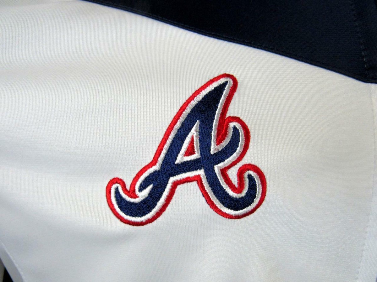 Atlanta Braves Women Medium Embroidered Full Zip Track