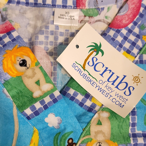 Scrubs of Key West Women's Safari Scrub Top SZ XS V-Neck Parrot Elephant Cotton - Picture 5 of 8