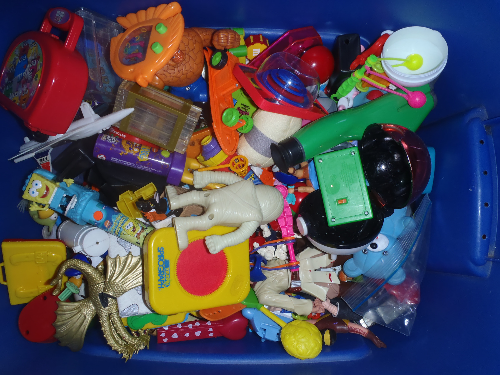 400 PLUS MCDONALDS, BURGER KING, WENDYS HAPPY MEAL TOYS 1980S COLLECTION 400 PLUS MCDONALDS, BURGER KING, WENDYS HAPPY MEAL TOYS 1980S COLLECTION