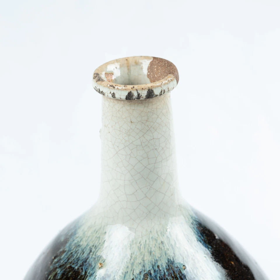 Tokkuri grande con esmaltes de hierro y ceniza 鉄釉藁灰釉大徳利 Foto 4 de 4