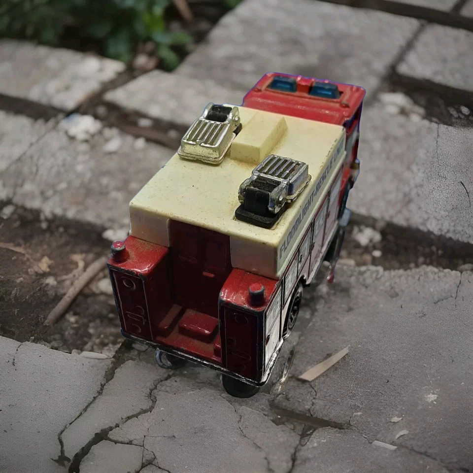Matchbox Vintage Mack Auxiliar Power Truck Floodlight Unidad de Rescate Die Cast 1991 Foto 3 de 4