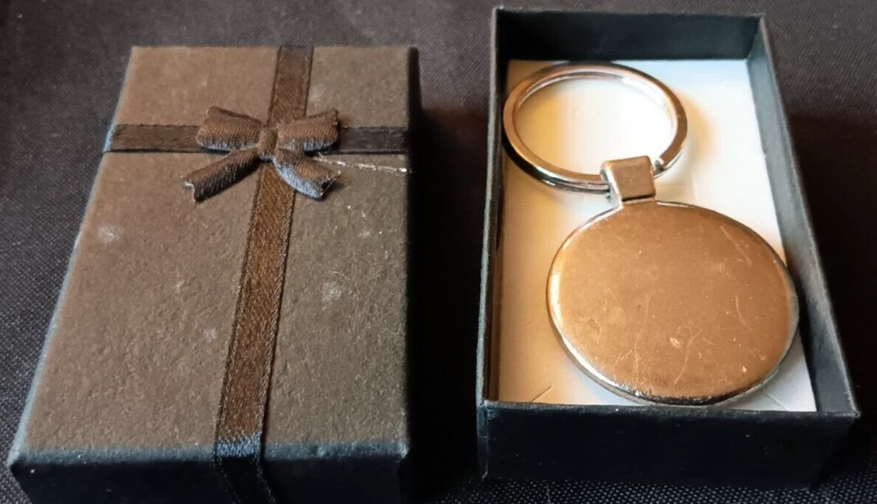 Johnny Hallyday - Ancien Porte clé LIVE LEGEND (tête de mort)- Dans écrin Noir - Photo 3/3