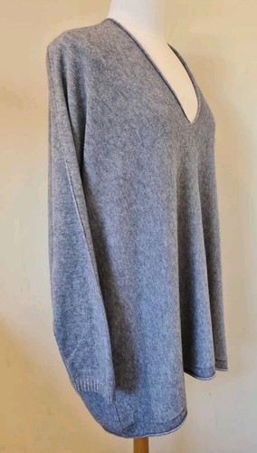 Suéter Hecho en Italia Jersey Gris Tacto Suave Gran Tamaño Cuello en V Talla Única UK 8-16 - Imagen 11 de 16