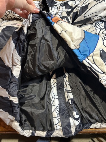 Members Only x Looney Tunes Flag Block Puffer Jacket Men's - Picture 12 of 12