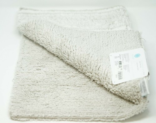 Alfombra de baño reversible de algodón Martha Stewart Collection 17" x 24" - gris platino - Imagen 2 de 3