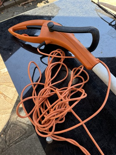 Stihl FSE 41 Electric Corded Grass Edge Strimmer - working - Picture 3 of 6