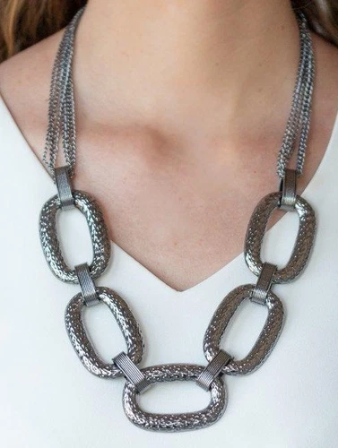 VETEMENTS Collana Paparazzi in Metallo Nero Bordo Impressionante Nuova Con Etichette