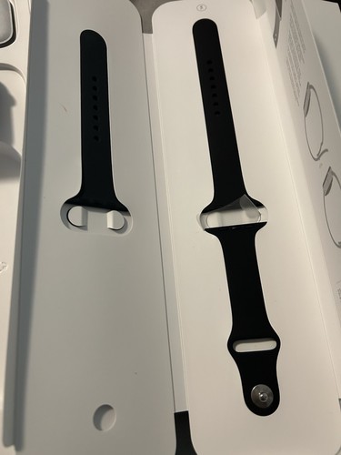 Apple Watch Series 6 Wifi/ Lte 44mm Space Gray Aluminum with Black Sport BandSML - Photo 3 sur 14
