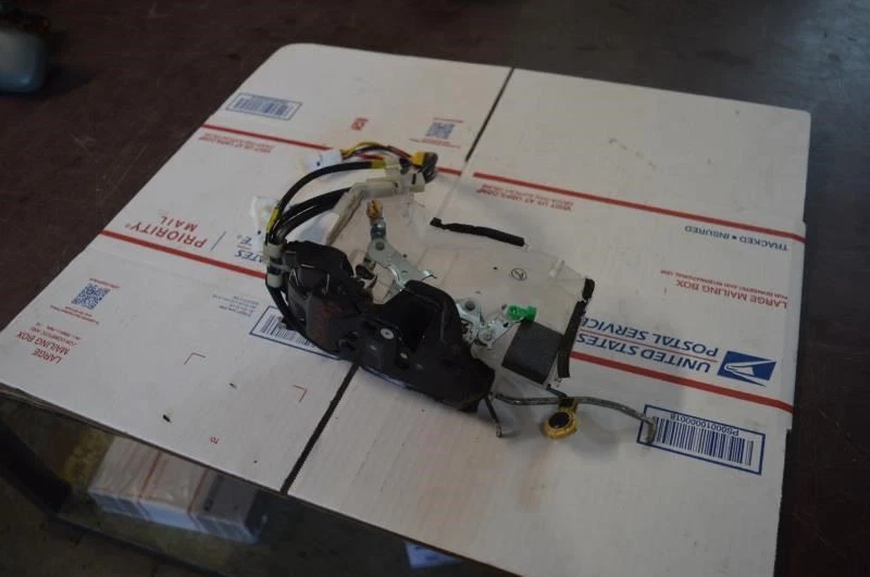 Lexus LS400 1995 1996 1997 pasajero derecho puerta delantera pestillo cerradura actuador Foto 2 de 4