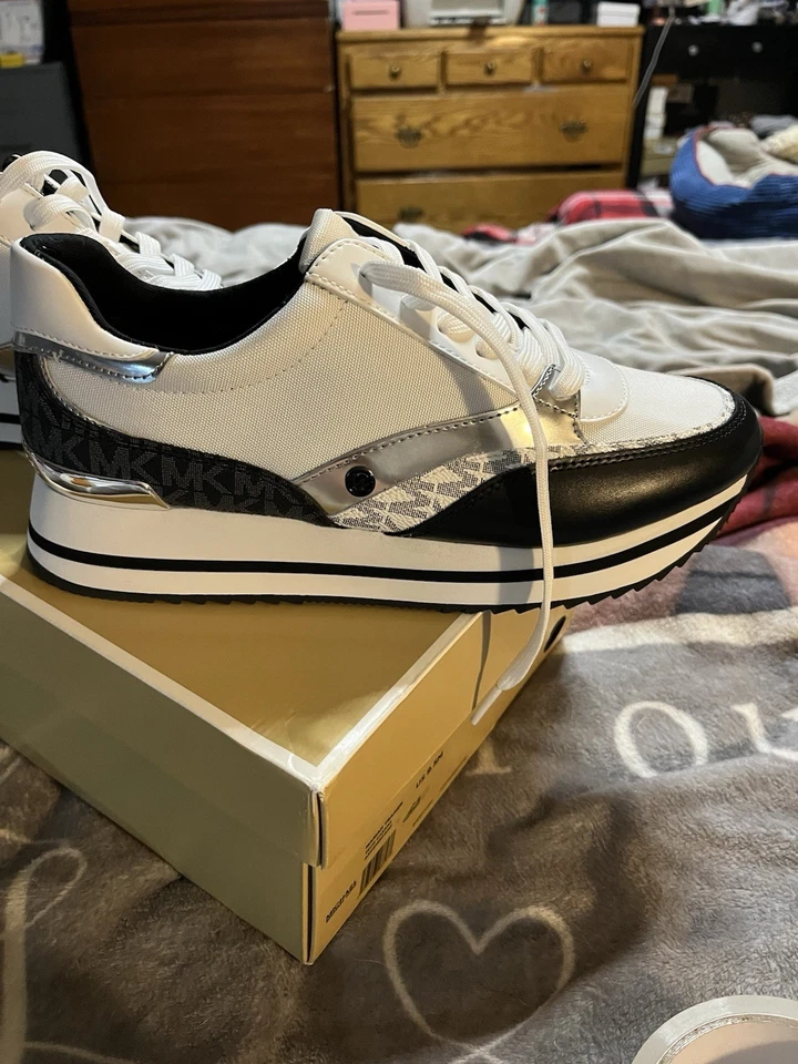 MICHAEL Michael Kors Mariah Zapatos Entrenadores de Medios Mixtos US9.5 Negro Blanco Foto 2 de 4