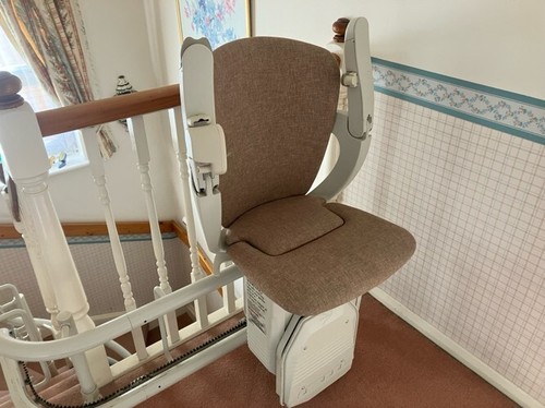 STANNAH STAIRLIFT 260 STARLA CURVED. STONE (WOVEN) FULLY UPHOLSTERED- 2018 - Picture 2 of 19