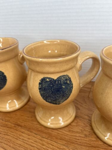 Tazza vintage Pfaltzgraff FOLK ART piedistallo piedistallo 5" alta gres USA set di 3! - Foto 3 di 8