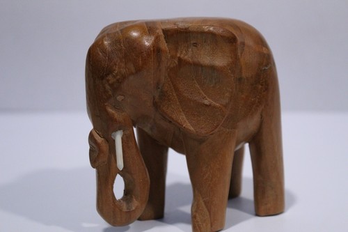 Massivholz handgeschnitzt Elefant Statue Figur Ornament mit Stoßzähnen 4" hoch - Bild 6 von 9