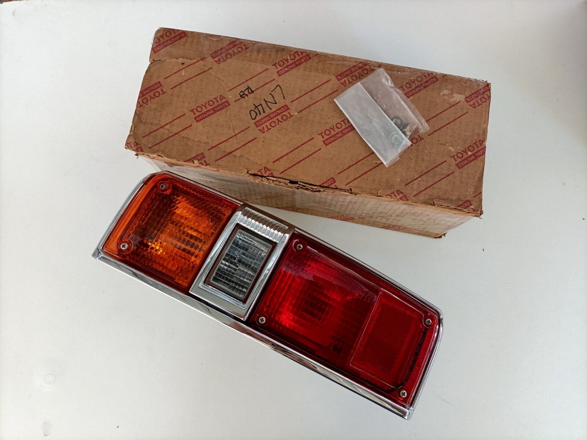 蘭46 Nos/Japan Taillight Lamp RH For TOYOTA HILUX LN30 RN30 LN40
