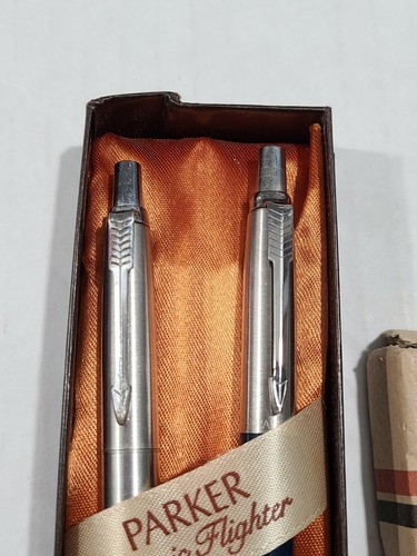 Vintage Parker Classic Flighter Pen in box, stainless and blue color. - Picture 4 of 11