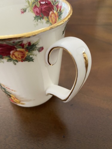 Excellent Royal Albert Old Country Roses Magic of Christmas Mug England - Picture 3 of 11