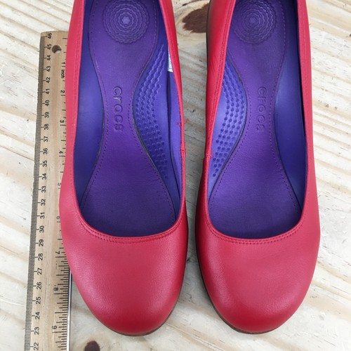 Crocs Heels Womens 7.5 A Leigh Wedge Pumps Casual Red Faux Leather Slip On NEW - Picture 6 of 14
