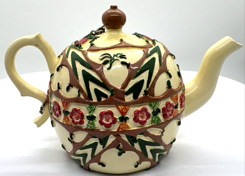 Nini Staffordshire Floral Teapot Trinket Box - Hand-Painted with Chain (Unboxed) - Picture 4 of 15