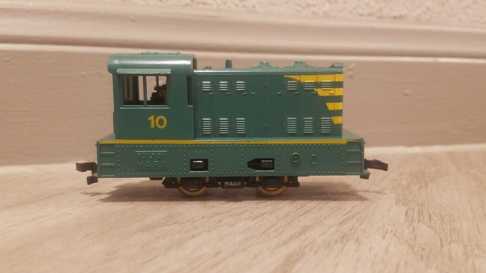 RARE GREEN MARX MODEL TRAIN HO SCALE DIESEL YARD SWITCHER LOCOMOTIVE ENGINE RARE GREEN MARX MODEL TRAIN HO SCALE DIESEL YARD SWITCHER LOCOMOTIVE ENGINE