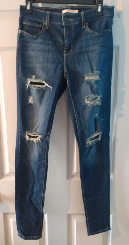 Levi's Distressed dark Super Skinny Size 29  Worn once