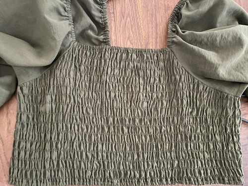 Women’s Eloquii Khaki Green Shirred Puff Sleeve Crop Top Size 22 - Picture 3 of 7