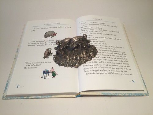 Genuine Winnie-the-Pooh by A.A. Milne, HC Dutton-Penguin NY USA 1st Edition 2009 - Picture 11 of 12