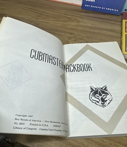 Vintage Lot of 12 Scout Books Cub and Boy Scouts Hardcover Softcover Webelos - Foto 13 di 13