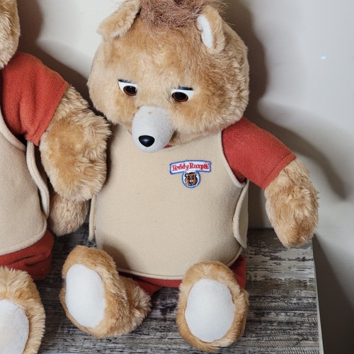 2 Teddy RUXPIN BEARS 2 Tapes Included Sound Works For Parts Or Repair - Picture 4 of 10