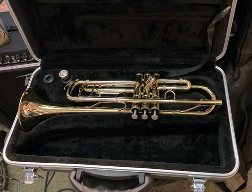 Accent TR514L Trumpet w/case and mouthpiece BAND Ready to play - Picture 2 of 6