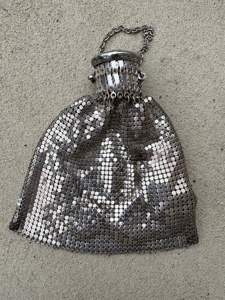 Bolso Cartera Acordeón Puerta Malla Ampliable Plateado Whiting & Davis Años 20 De Colección Foto 3 de 4