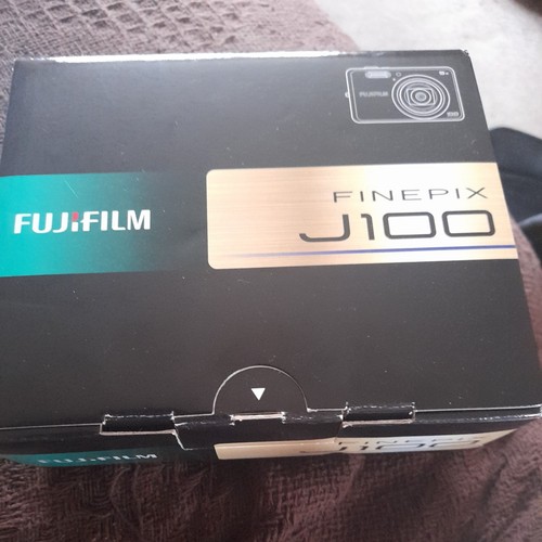 Fujifilm Digitalkamera FinePix J100 10. Silber - verpackt