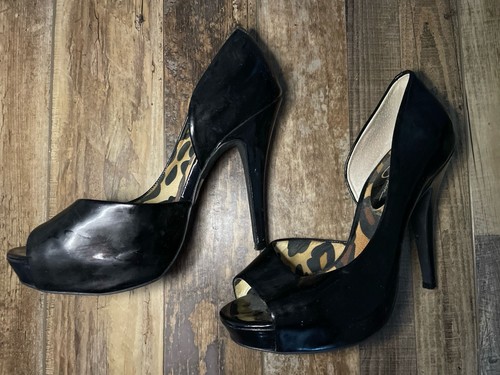 Jessica Simpson Mujer Negro Talla 7.5 Patente Peep Toe Tacones Plantilla Leopardo 4.5” - Imagen 6 de 7