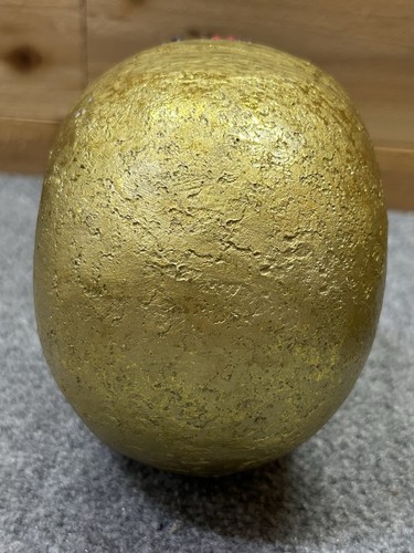 Calavera de resina ornamentada con patrón de cuentas doradas decoración de Halloween utilería esqueleto estatuilla 6" - Imagen 7 de 19