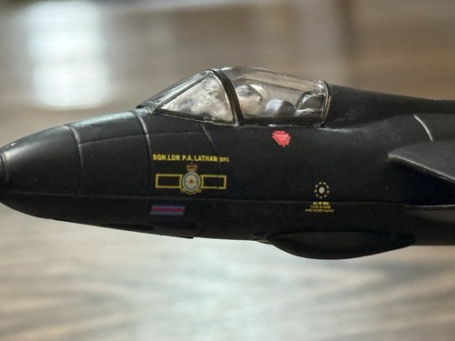 Corgi 1/72 Scale Diecast 49802 Hawker Hunter F Mk6 RAF Black Arrows - Bild 3 von 11