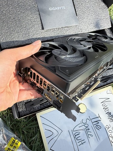 GIGABYTE GeForce RTX 5090 WINDFORCE OC 32G GV-N5090WF3OC-32GD - Picture 13 of 15