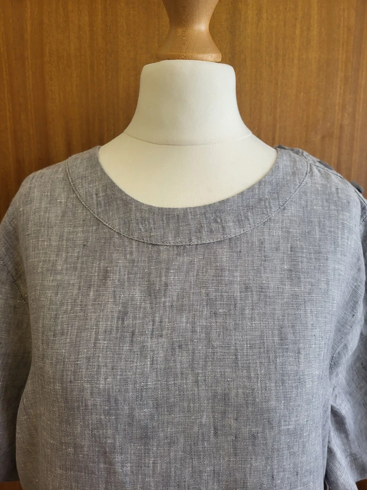 M&S Ladies Light Grey Pure Linen Short Sleeve Lovely Top.. Size 14.. USED.. - Image 2 of 4