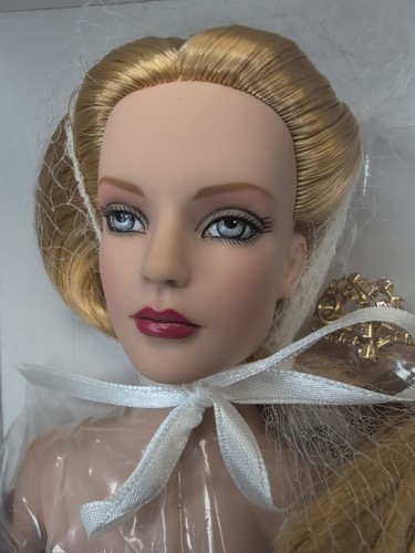 16" Tonner Modepuppe "FAO Schwartz Lace & Roses Sydney Chase" 2007 NRFB - Bild 8 von 22