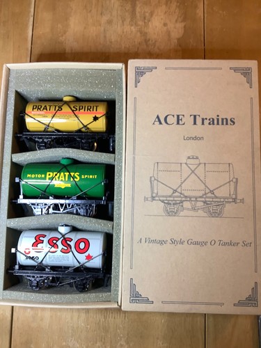 Ace Trains O Gauge 3 rail set of 3 Petrol Tank Wagons - Picture 1 of 4
