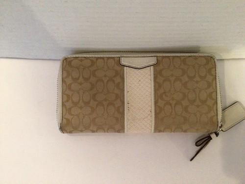 Coach Zippered Cream Colored Billfold