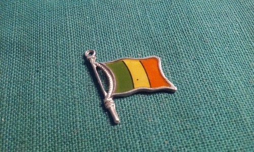 Colgante Vintage Esterlina Hecho en Alemania Bandera Nacional de Irlanda y Esmalte Dije - Imagen 2 de 4